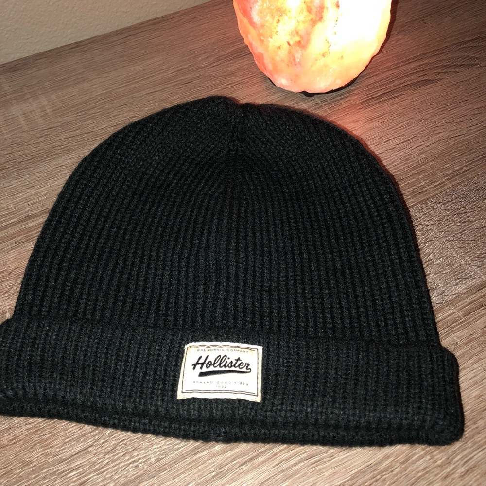 HOLLISTER BEANIE